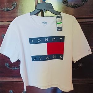 Woman’s Tommy Hilfiger Tshirt slightly cropped style